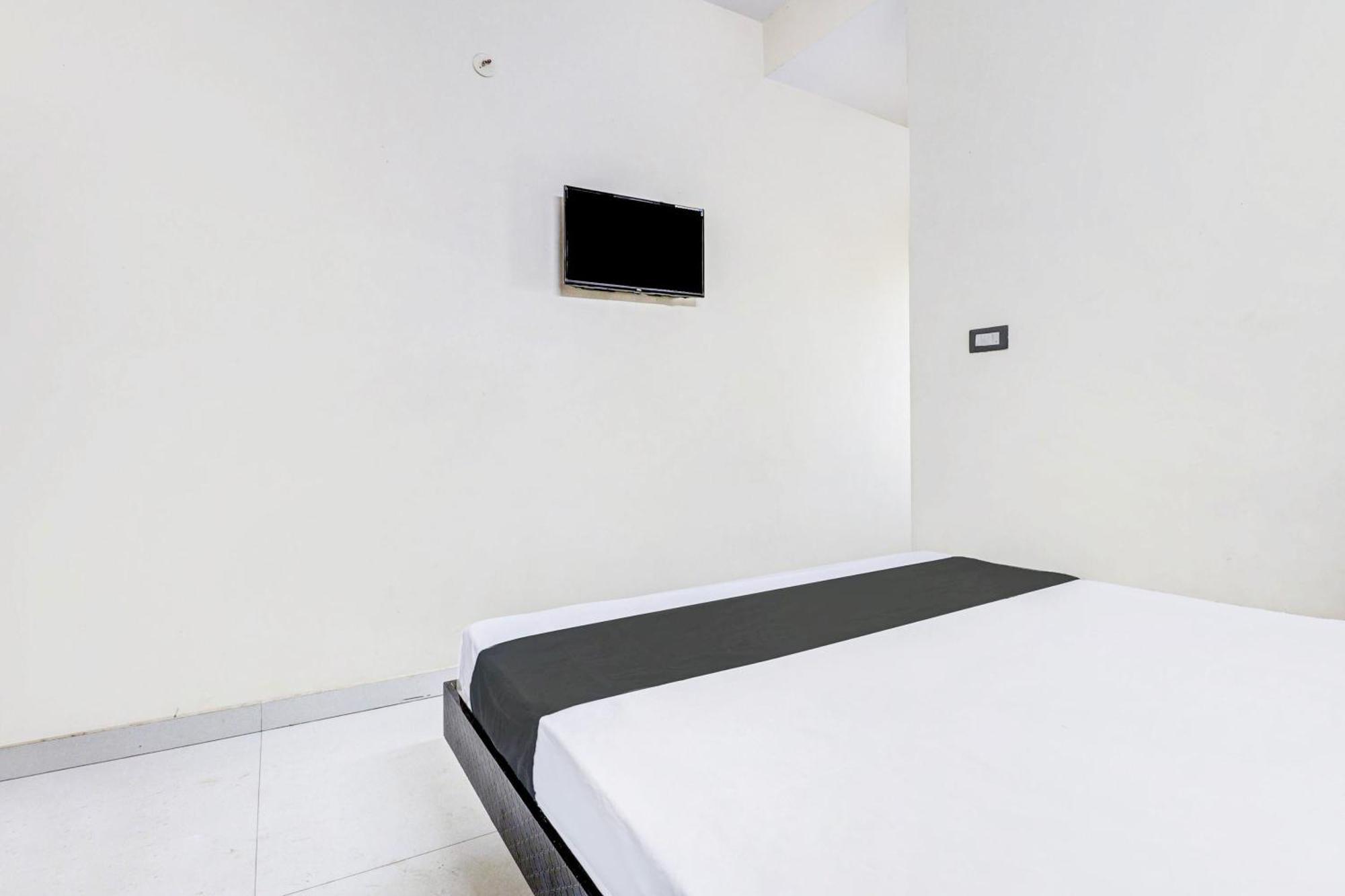 Hotel O Lakshmi Deluxe Lodge Tumkur Eksteriør billede