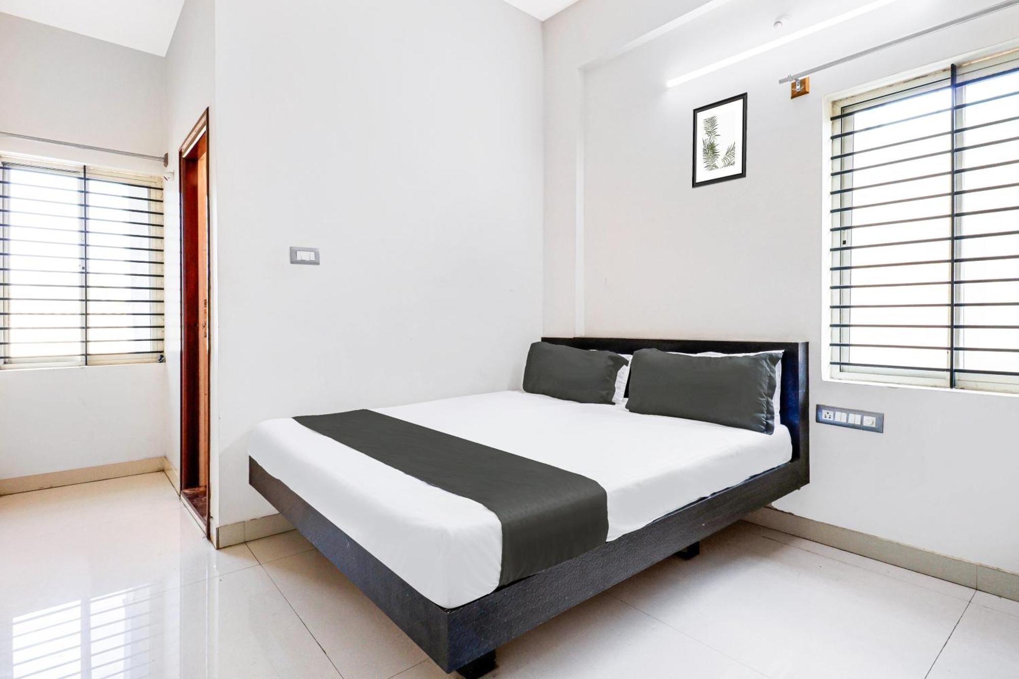 Hotel O Lakshmi Deluxe Lodge Tumkur Eksteriør billede